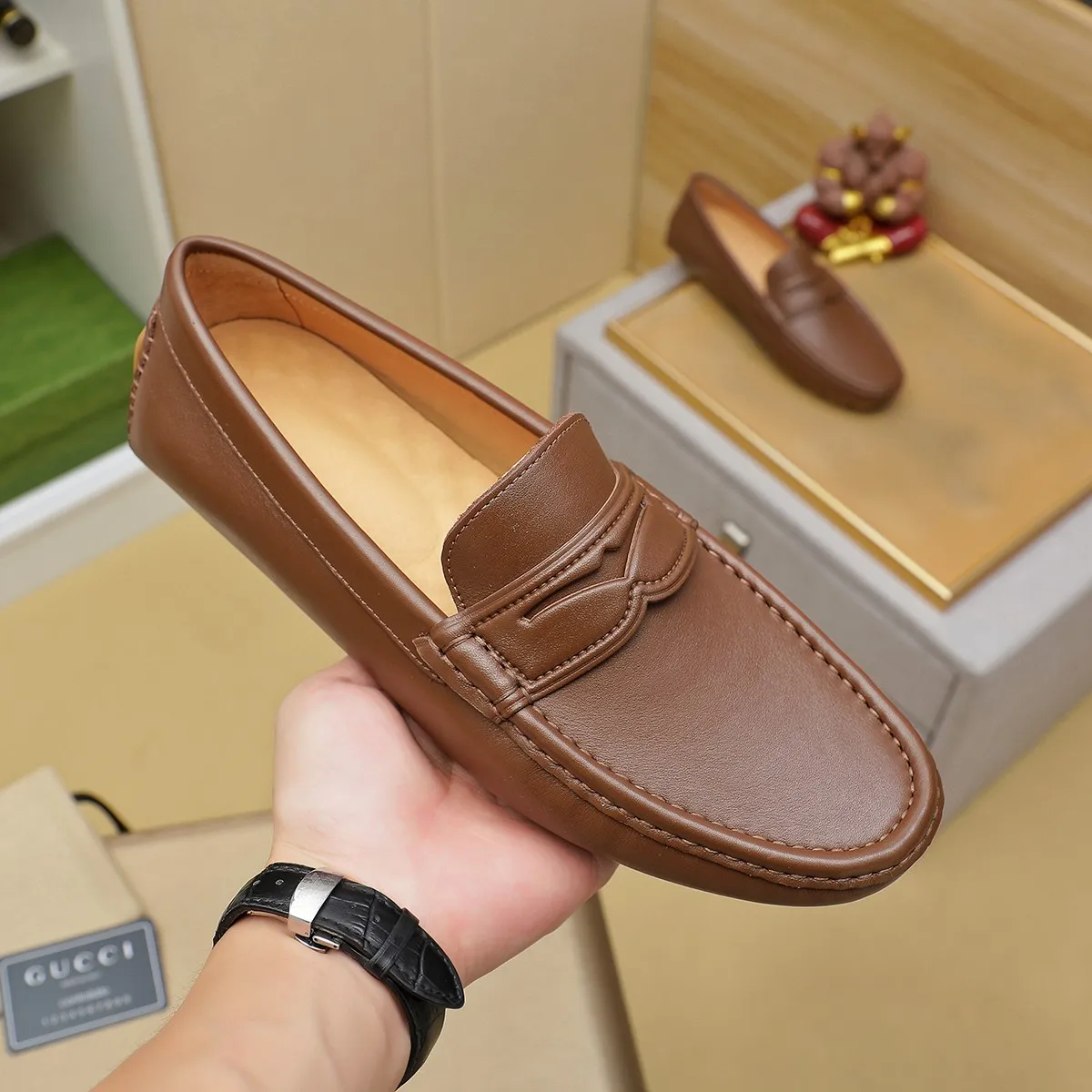 Men's shoes 💰360💰💰GUCCI Gucci official website synchronizes the latest model 🛃The upper is made of imported cowhide, 🐷leather lining, rubber outsole, 🎩🎩top-notch handcrafted workmanship with fine stitches and threads🔍definitely satisfy those perfectionist men who pursue high luxury quality 👏 Colors available! Code number 38-44 Large quantity in stock